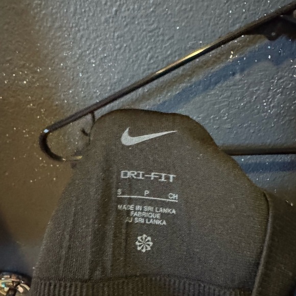 Nike Women's Black High-Neck Sports Bra - Picture 4 of 4